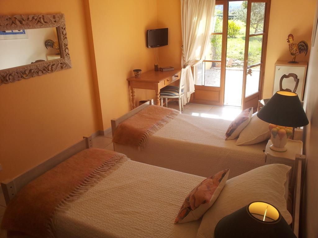 Lamanderie En Provence Bed and Breakfast Alleins Δωμάτιο φωτογραφία